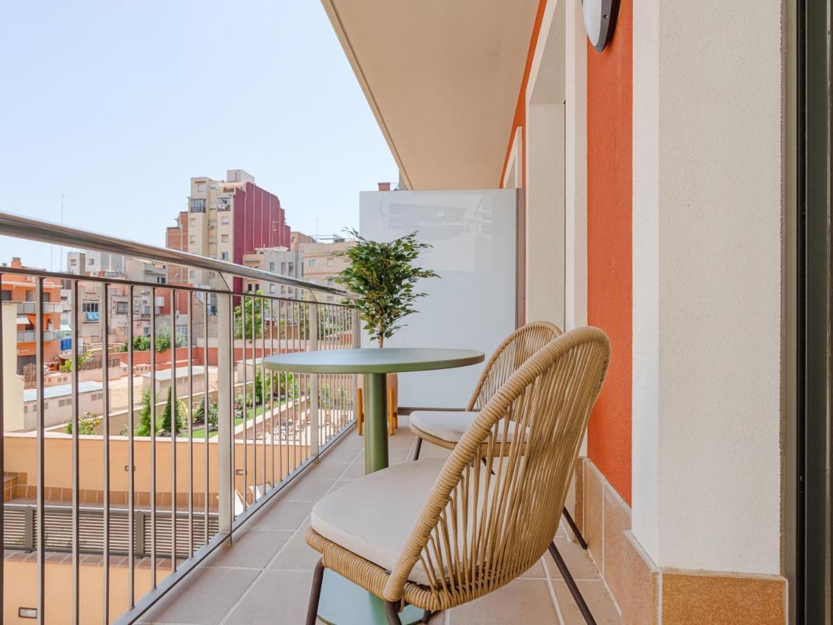 limehome Barcelona Carrer de Besalú 90 Exterior foto
